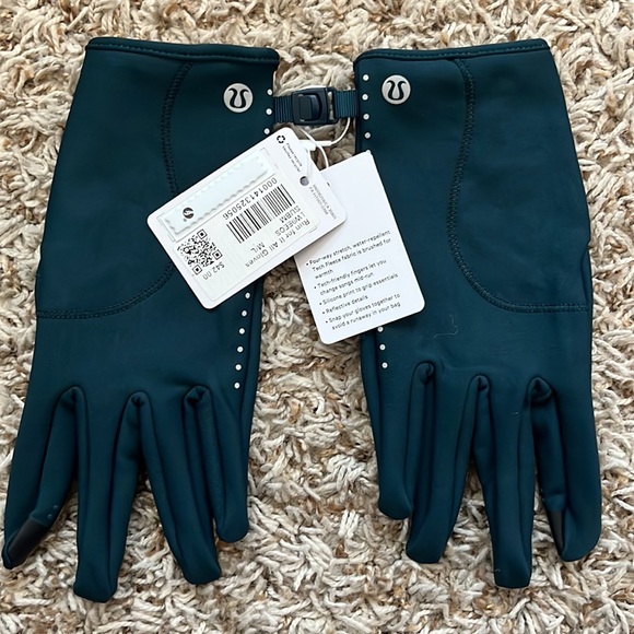 Lululemon Women's Run for It All Gloves
Tech NWT Size M/L - Picture 7 of 12